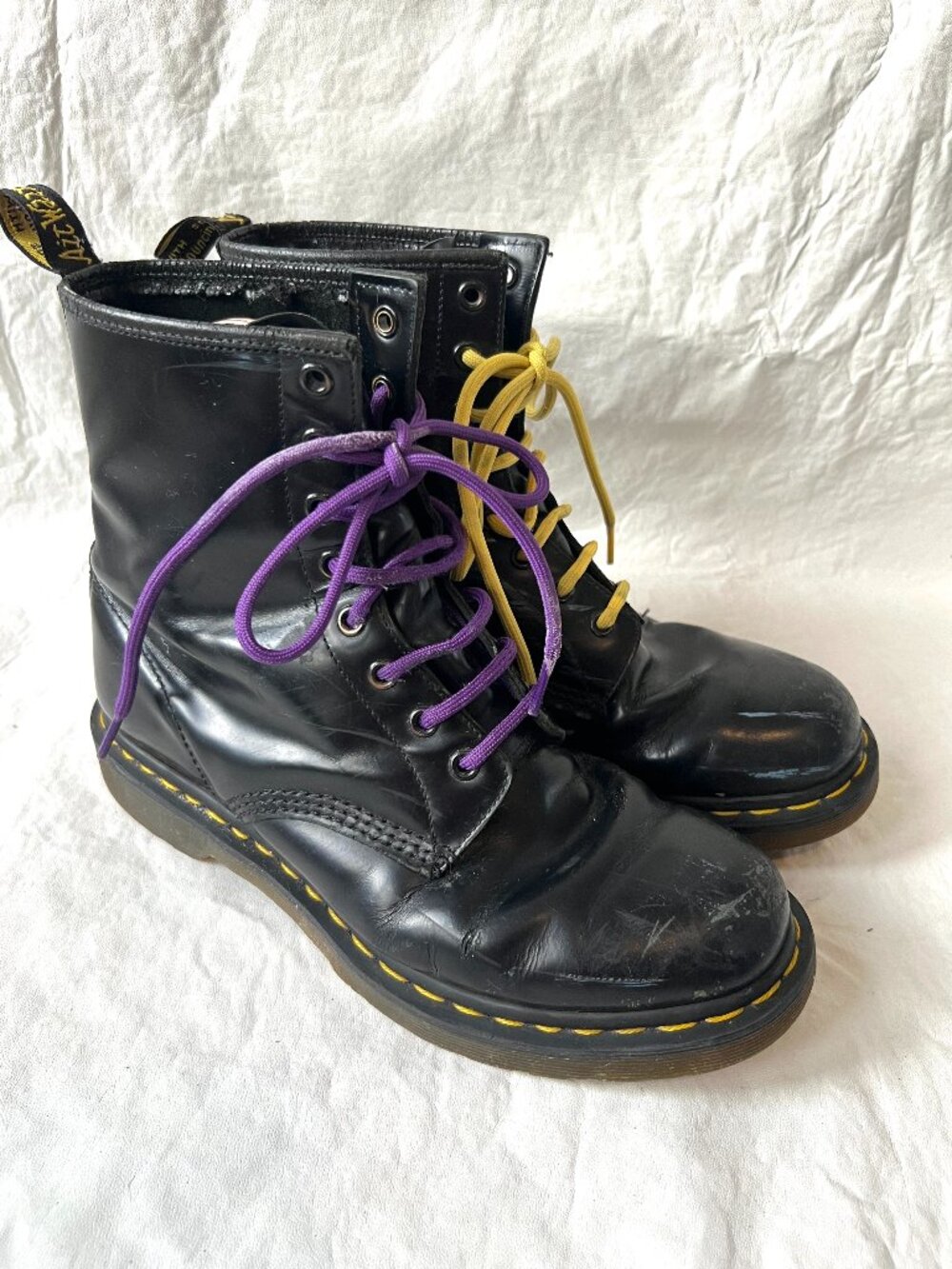 Dr Martens boots 1460 smooth black leather pink laces womens 10 combat docs